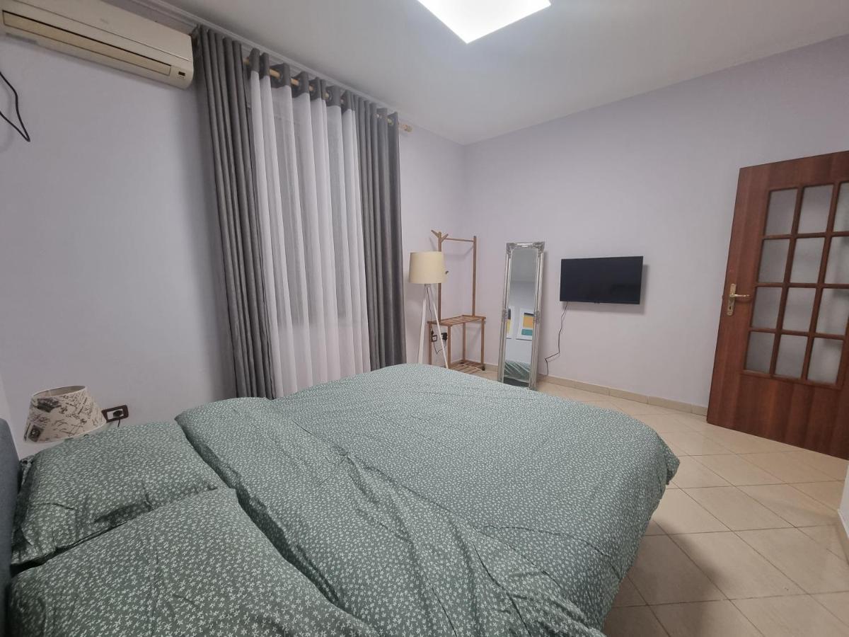Glamorous Apartment In Тирана Екстер'єр фото