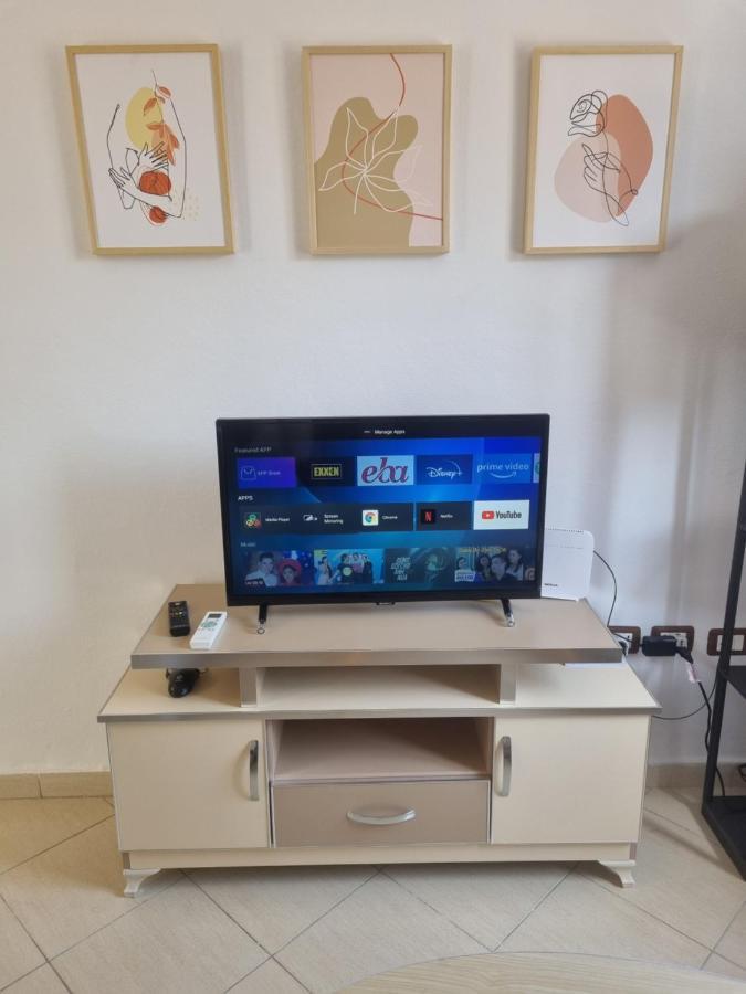 Glamorous Apartment In Тирана Екстер'єр фото