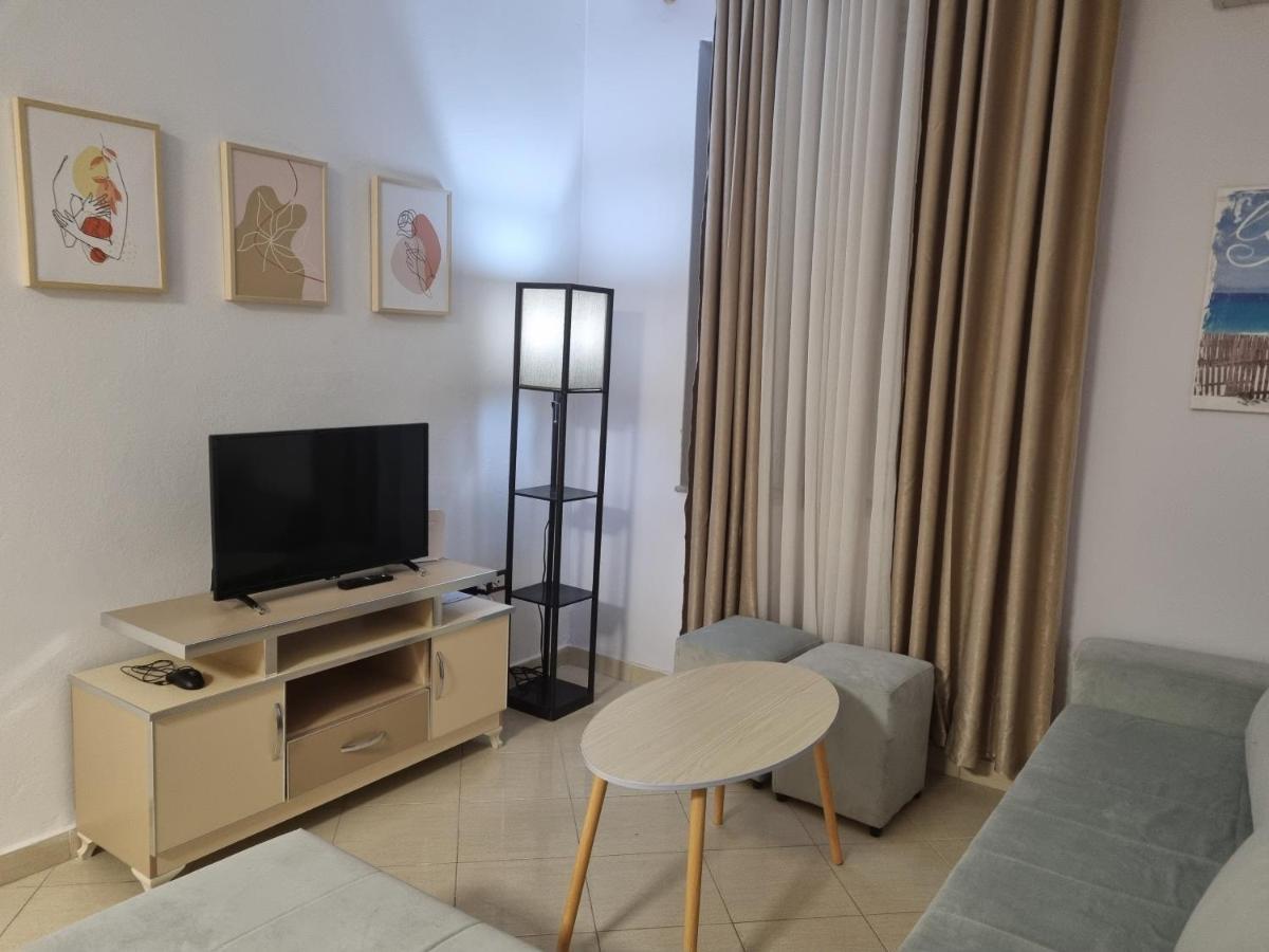 Glamorous Apartment In Тирана Екстер'єр фото