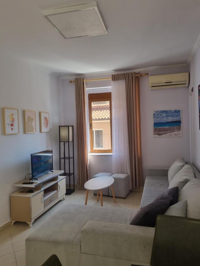 Glamorous Apartment In Тирана Екстер'єр фото