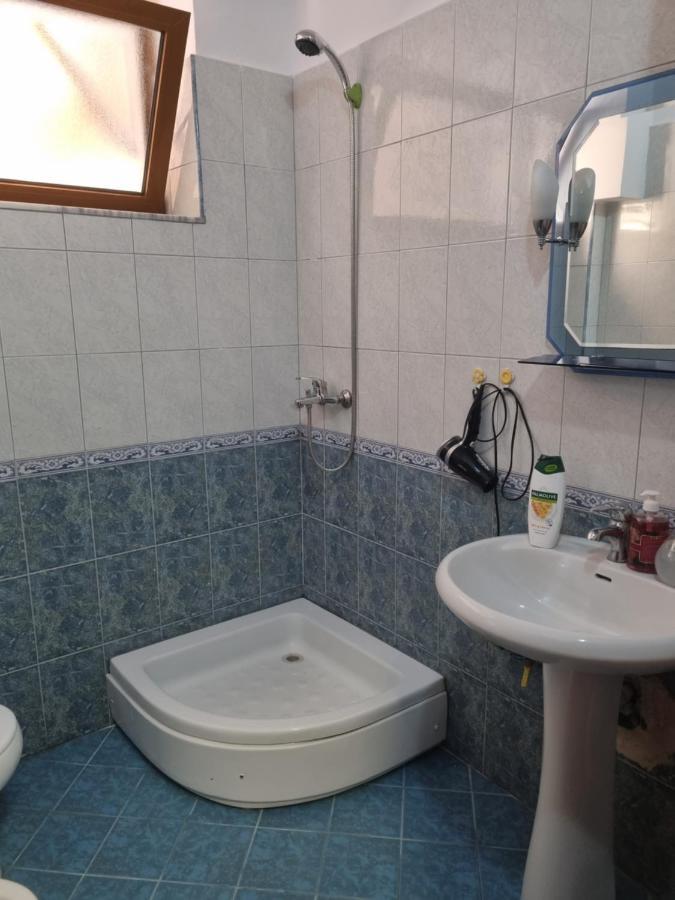 Glamorous Apartment In Тирана Екстер'єр фото