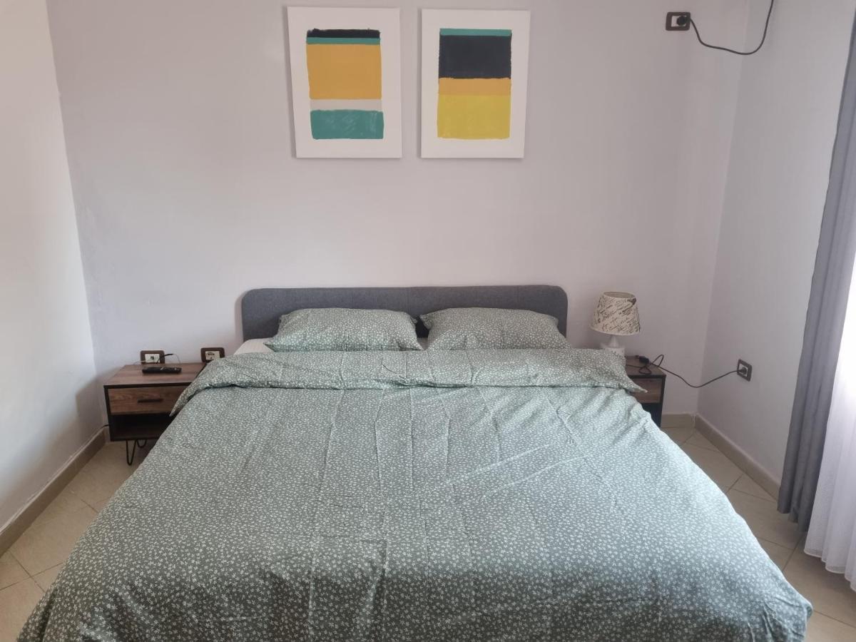 Glamorous Apartment In Тирана Екстер'єр фото
